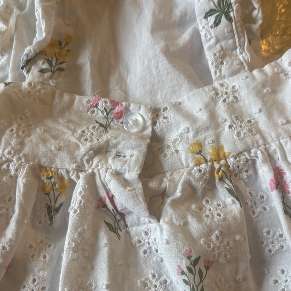 Floral White Sleeveless Dress - Picture 2 of 3